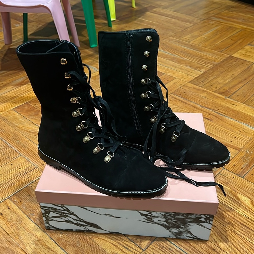 GLACÉ brand new lace up suede bootie with zipper